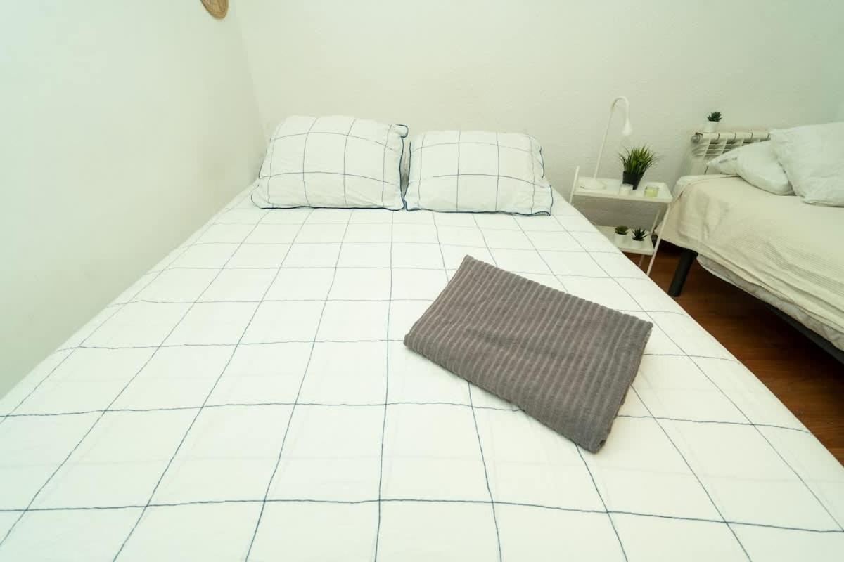 Plaza Angel Street, Private Rooms — Photos 1